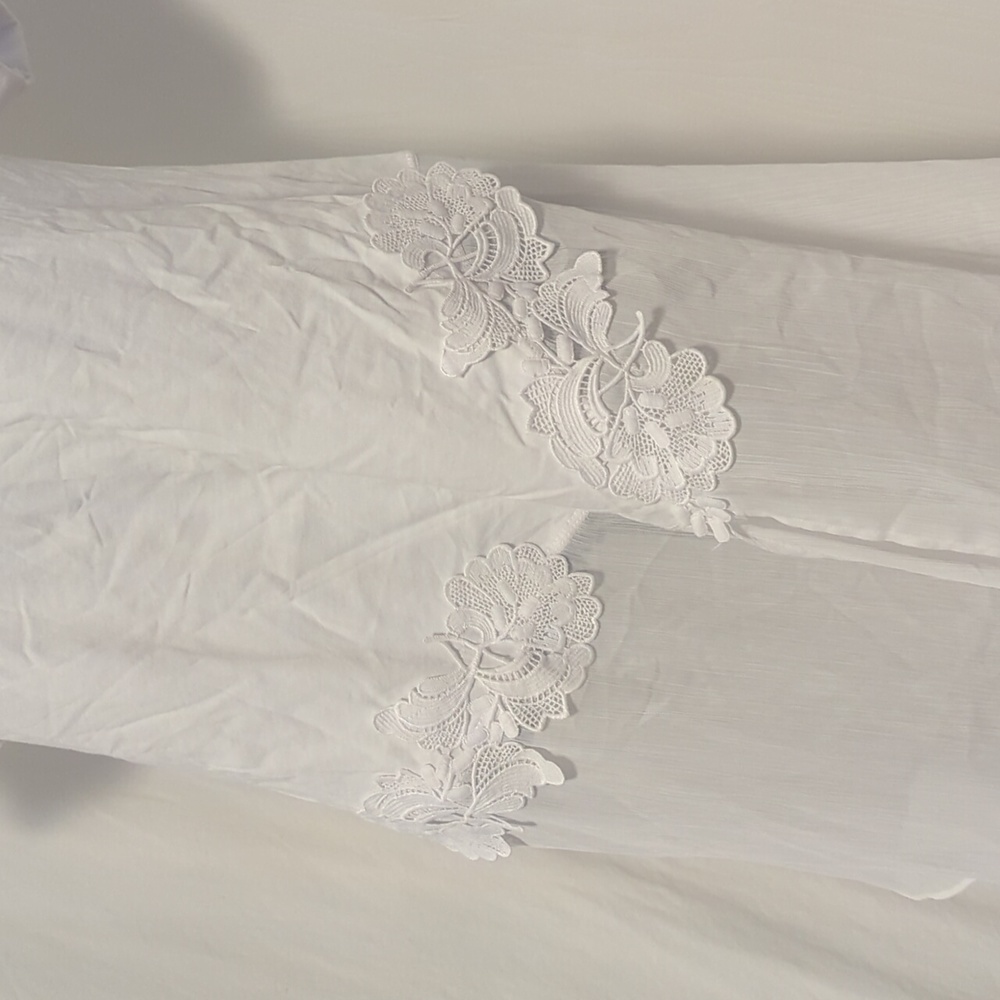 ✨5/$25✨ Anthropologie embroidered flowy tunic top - Picture 4 of 11